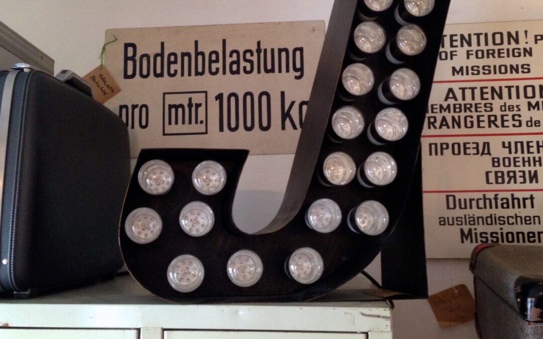 Leuchtbuchstabe J