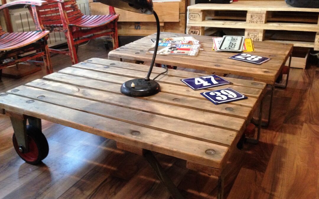 Industrierollwagen als Couchtisch